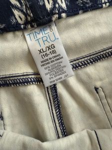 Patterned Capri Pants