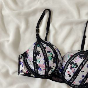Victoria Secret Plunge Push Up Bra