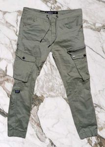 olive/sap green cargo pants 🫒