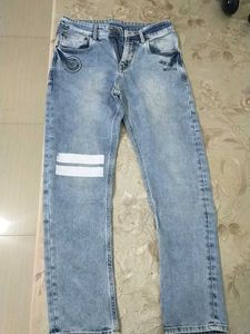 Light Wash Graphic Jeans