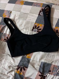 Black sports bra