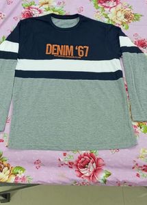 DENIM T SHIRT IN SUPER CONDITION
