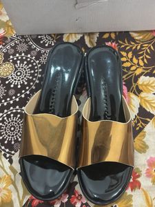 Sleek Black &amp; Gold Slides