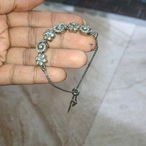 Floral Silver Adjustable Bracelet 🌸✨