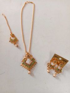 Very Beautiful Neckpiece Earings & Mang Tikka Set