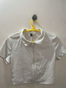 H&amp;M Collared Zip-Up Cropped Top