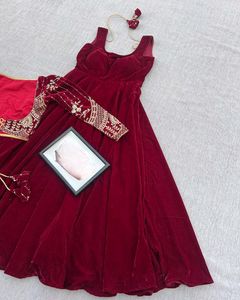 Totally new close Up Video Add Trendy Gown