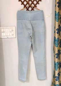 Light Wash High-Waisted Jeans
