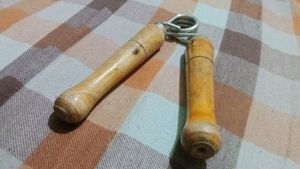 WOODEN HAND GRIPPER