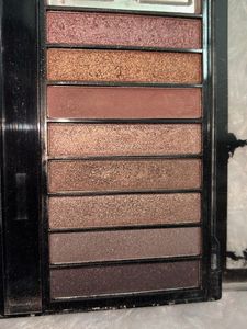 Makeup Revolution london Eyeshadow palatte