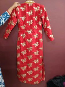 Red &amp; Gold Embellished Kurta