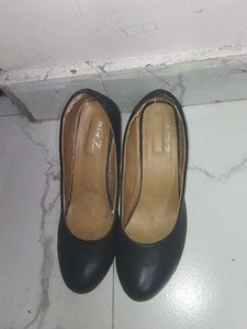 Want someone to buy 2.5 CM Heel