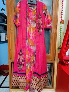 🇳🇿💫🎀Elegant Pink Embroidered Kurta Set