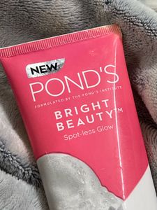 Pond&#39;s Bright Beauty Facewash