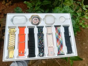Smartwatch With Earphone And Lot Of Straps
