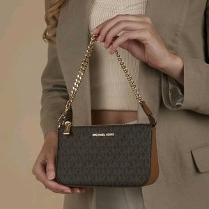 Micheal kors slingbags