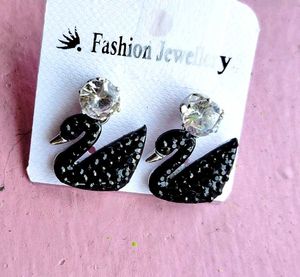 Trendy BLACK swan Earring