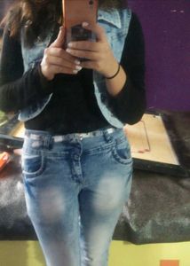 Denim Sleevesless Jacket 🧥