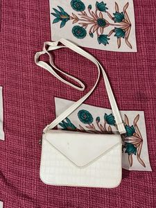 Pinteresty White Sling Bag