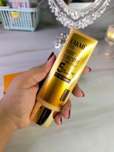 Lakme 9-5 Dry Matte Fluid Sunscreen