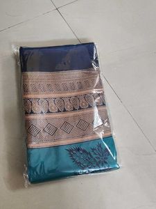 Art silk saree ,peacock print new with tag