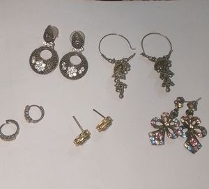 5Pair Of Earrings 💗
