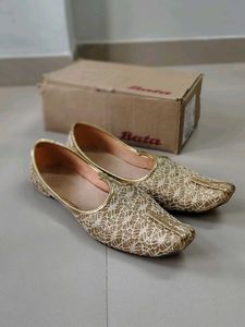 Bata Ethnic Jutti - Gold & Cream