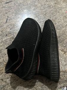 Kids Black Sneakers(3 To 4 Yrs )