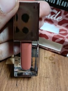 Swiss Beauty Hold Me Lipstick