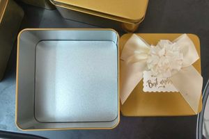 Gold &#34;Best Wishes&#34; Favor Boxes with Bows