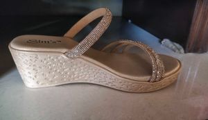 Golden Heeled Slip-On Sandals – New, Size 9