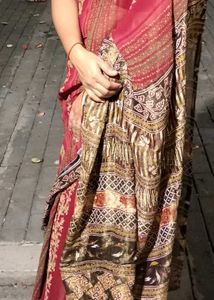 Maroon Saree With Beautiful Black And Golden Pallu