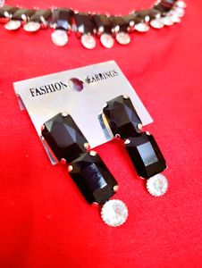 Black Modern Necklace Piece 🖤🖤✨✨