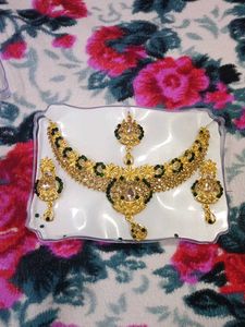 Green Pearls With White 🤍 Stone Necklace Set