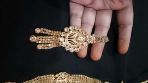 Elegant Gold-Tone Bridal Jewelry Set
