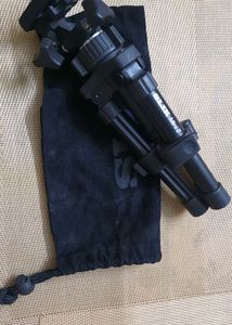 Compact DSLR camera stand