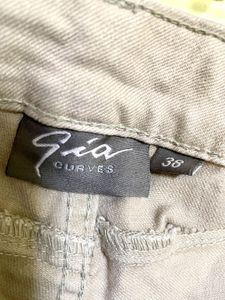 Capri Pants