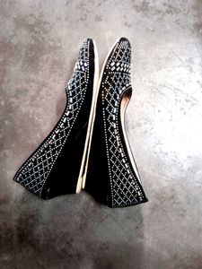 Self Style MIRROR &amp;STONE WORK JUTTI(BLACK)
