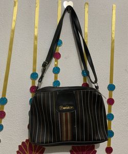 Fashionable Striped Crossbody Bag