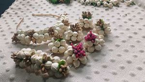 Floral Hair Accessory Set for mom and daughter com