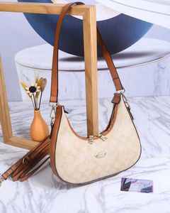 GUCCI NEW IMPORTED HALF MOON LOOK SLING BAG