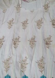 Elegant Embroidered Kurta in firozi colour