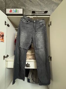 h&amp;m black faded straight fit jeans