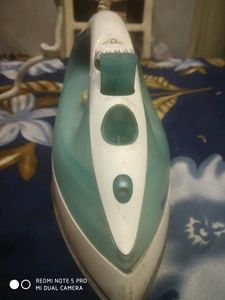Phillips Steam Iron - Working