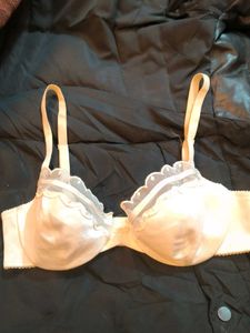 Elegant Bra with Delicate Lace Trim