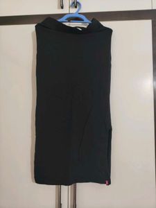 Negotiable black under skirt for sarees