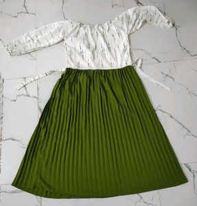 Elegant Green Pleated Maxi Dress