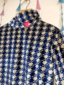 Beautiful High Neck Velvet Top 💙
