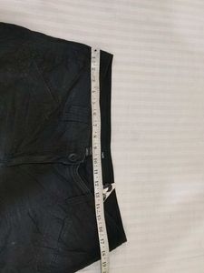 H&amp;M Black Capri Pants