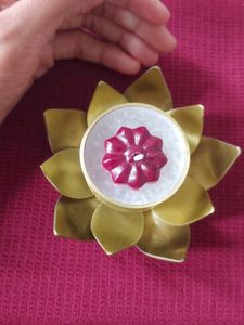 Lotus Tea Holder Filled with Flower Design Scented